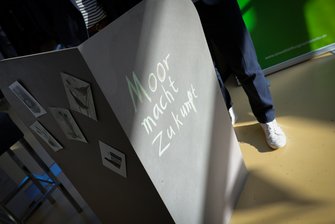 Ein Aussteller des FB2 auf der Zukunftsmesse: das Projekt toMOORow