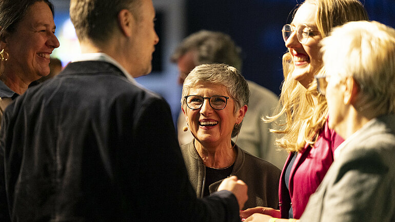 Katharina Dröge, Britta Haßelmann und Anja Reinalter im Gespräch mit dem litauischen Außenminister Gabrielius Landsbergis 