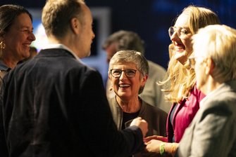 Katharina Dröge, Britta Haßelmann und Anja Reinalter im Gespräch mit dem litauischen Außenminister Gabrielius Landsbergis 